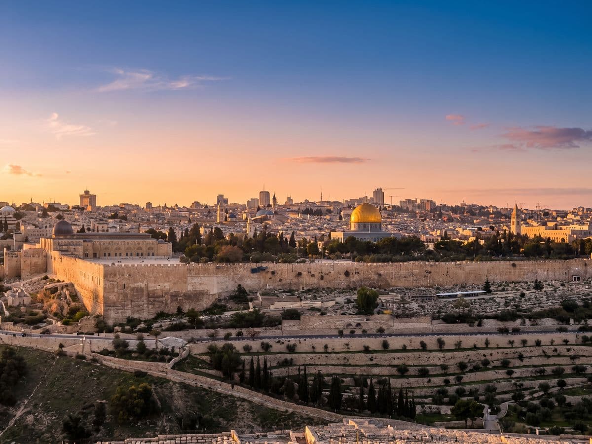 העיר העתיקה בירושלים וכיפת הסלע במבט מהר הזיתים בשקיעה