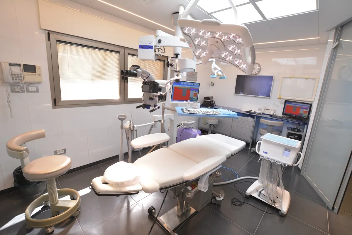 Clinic specialists gums and implants teachers, תמונה 2