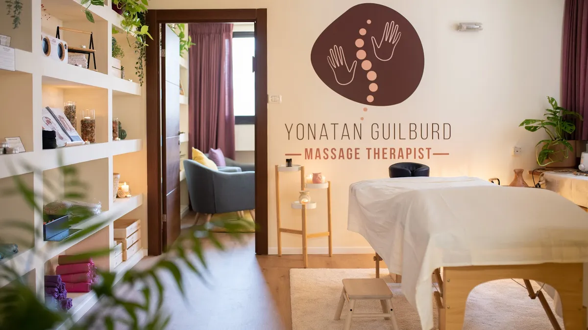 Yonatan G Massage Therapy | יהונתן גילבורד • מטפל במגע ומעסה הוליסטי • רפואי • אנרגטי