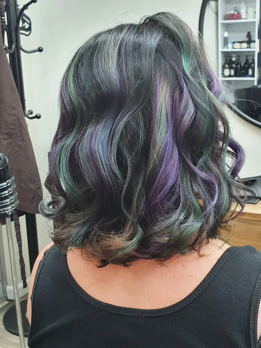 DK The Hair Lounge