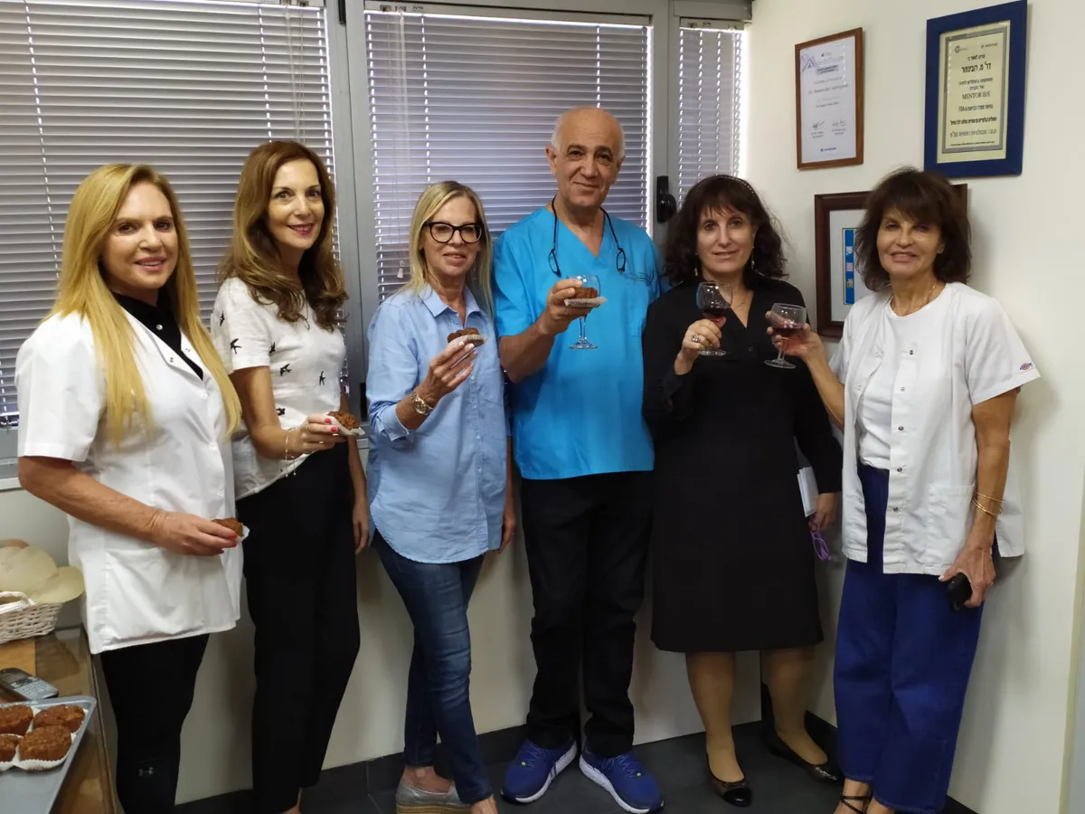 דר׳ רובינפור מנו - ניתוחי פנים וטיפולי מתיחת פנים
