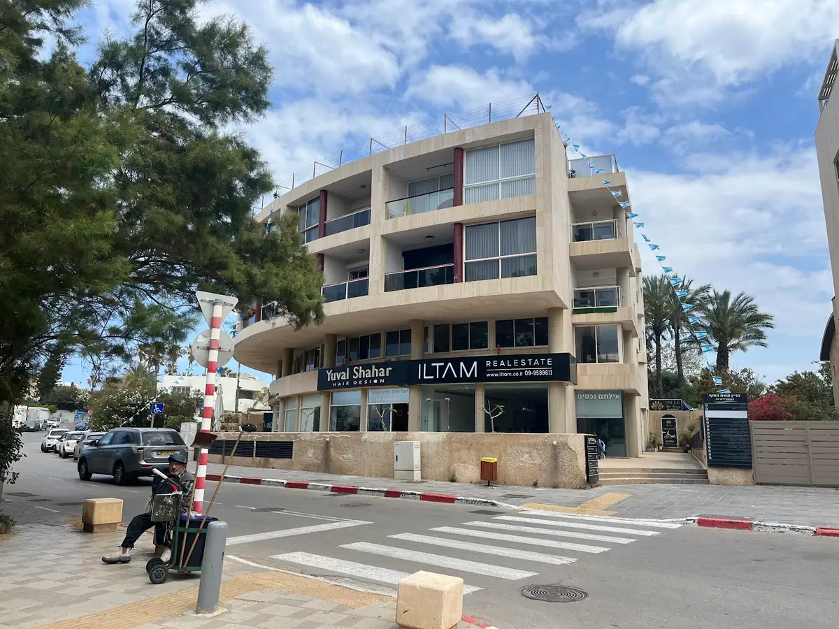 וויטנינג הלבנת שיניים הרצליה - Whitening Dental Clinic